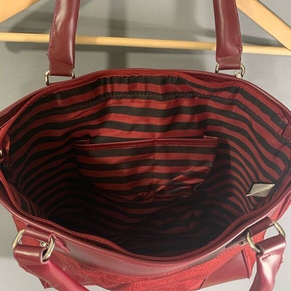 Jessica Simpson Rose Garden Weekender Tote Bag - Picture 6 of 7